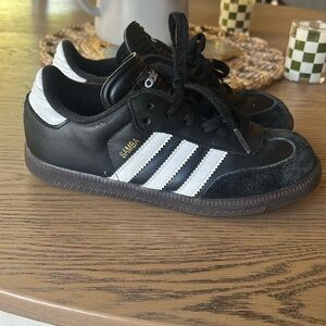 Adidas samba soccer shoes kids sz 2
